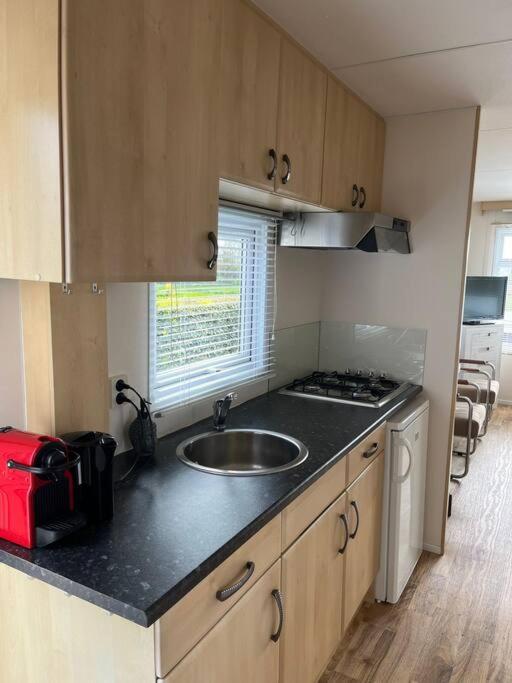 Chalet + Tiny House Nabij Strand Petten Ngoại thất bức ảnh